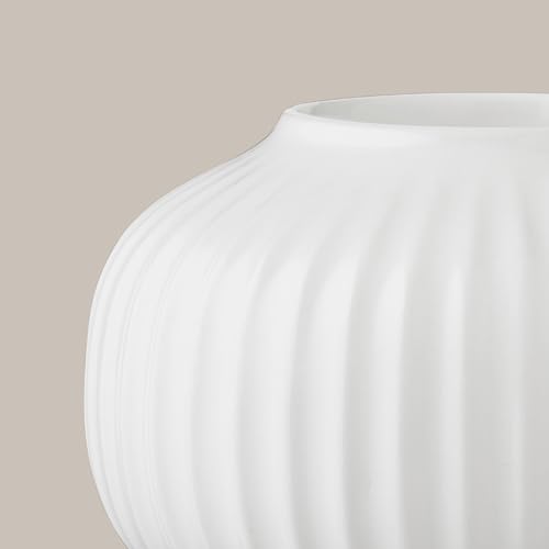 Kahler Hammershoi Tealight Holder | White Porcelain | 3.9 Inch - color: White, size: 6,5 x 10 cm