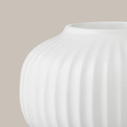 Kahler Hammershoi Tealight Holder | White Porcelain | 3.9 Inch - color: White, size: 6,5 x 10 cm