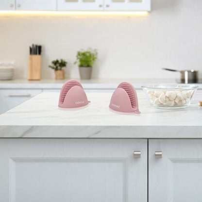 Thickened Mini Silicone Oven Mitts Heat Resistant as Hot Pot Holder, Baking Holder, Rubber Oven Gloves, Finger Pinch Grips, Potholder Mitts for Kitchen Cooking, 1 Pair, Macaron Pink - color: Pink