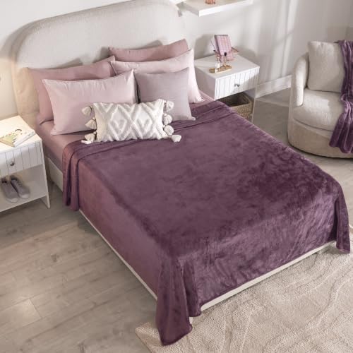 Vianney Berry Blanket King Size – Soft, Lightweight Fleece Throw for Bed, Couch, & Sofa, Breathable, Cozy Year-Round Comfort in Solid Berry, Ideal for Cozy Bedroom Decor & All Seasons and Everyday Use - color: Berry, size: Queen / Full-Queen