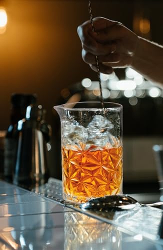 KITESSENSU Cocktail Mmixing Glass 24oz 710ml, Crystal Bartender Accessories | Glass Beaker to Mix & Stir Cocktails, Thick and Sturdy Bottom, Premium Seamless Design, Lead-Free Crystal, Diamond-Cut design - size: 24 Ounces
