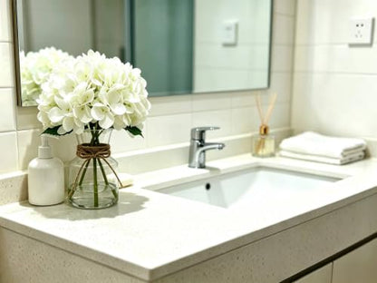 Sumery Hydrangea Artificial Flowers with Vase White Silk Fake Flowers Arrangements in Glass Vase with Faux Water for Home Decor, Wedding, Bathroom, Shelf Decorations, Coffee Table (1, White, 11.8in)