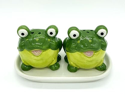Novelty Ceramic Animal Salt and Pepper Shakers Set. (frog)