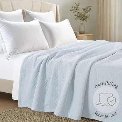 Threadmill Cotton Queen Coverlet Blanket, Jacquard, Light Blue, 90x92 | 100% Cotton, Jacquard Pattern, 90x92 in, Breathable, All-Season, Lightweight, OEKO-TEX Certified, Machine Washable - color: Classic Light Blue, size: Queen / Full
