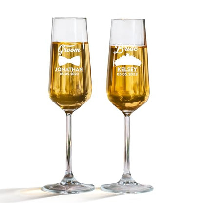 Personalized Bride and Groom Champagne Flutes – Bow Tie & Crown Design Wedding Glasses, Custom Names & Date, Wedding Toast Champagne Glasses (Champagne Flutes-D5) - color: Champagne Flutes-D5