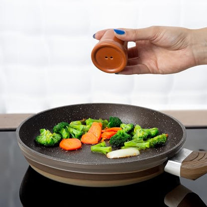 Fisura - Original salt and pepper shaker "cactus". Salt and pepper set for the table in the shape of a cactus. Set of ceramic salt and pepper shakers. 2.75 x 4.52 inches - color: Cactus