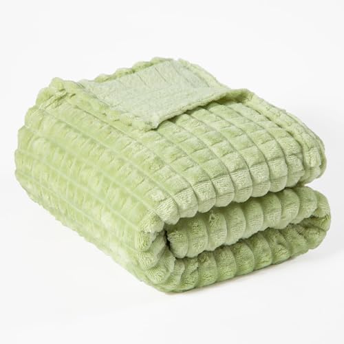Ultra Soft Jacquard Sherpa Throw Blanket, Lightweight Yet Cozy, Versatile Couch and Travel Blanket, Checker Pattern, Multiple Sizes and Colors, Easy-Care and Durable,50x60 Inches - color: Green