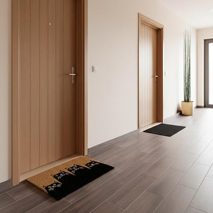 Fisura – Doormat for Outdoor Entrance with Cats Design, Welcome Mat for Front Door Made of Coconut Fiber with Non-Slip PVC Base, Hand-Painted, 30 x 18 Inches. | Doormat with non-slip PVC backing. Black interior doormat. Entrance rug with fun shape. 60 x 4