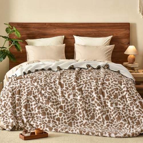 PHF Giraffe Print Sherpa Fleece Blanket Twin Size for Teens Kids, Reversible Thick and Warm Blanket for Winter, Ultra Soft Fuzzy Animal Pattern Bedding for Bed Sofa Couch Travel, 60x80 - color: Giraffe, size: Twin(60"x80")