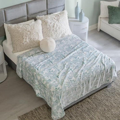 Vianney - Lightweight Blanket - Aspen/King Size - Beauty Soft 100% Polyester Fabric - Lightweight Year-Round Warmth and Machine Washable - color: Light Blue / White, size: Queen / Full-Queen