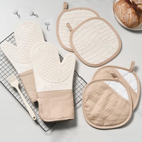 7 PCS Kitchen Oven Mitts and Pot Holders Cooking Mittens Heat Resistant 500°F Silicone Oven Mitts Soft Cotton Lining Non-Slip Oven Mittens for Kitchen Baking BBQ Cooking with Hook Up Oil Brush(Cream)