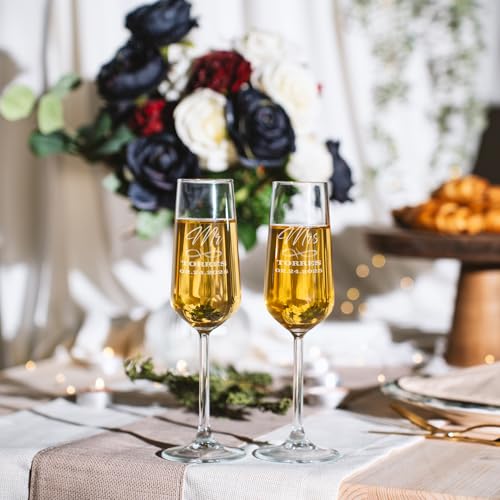 Personalized Mr and Mrs Champagne Flutes – Engraved Wedding Glasses with Last Name & Date, Custom Mr & Mrs Toast Glasses, Wedding Champagne Flutes (Champagne Flutes-D7) - color: Champagne Flutes-D7