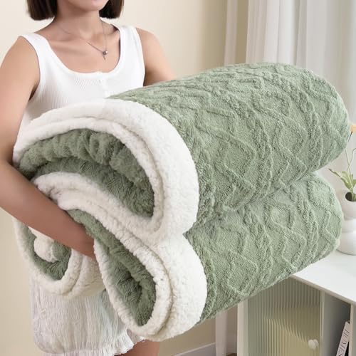Twin Size Reversible Sherpa Fleece Blanket for Bed,Green,60"x80" | Machine Washable Thick Double-sided Plush Feel without Heavy Bulk,Lightweight Warmth for Bed,Couch,Travel,Pets & Easy Care - color: Green, size: Twin(60"x80")