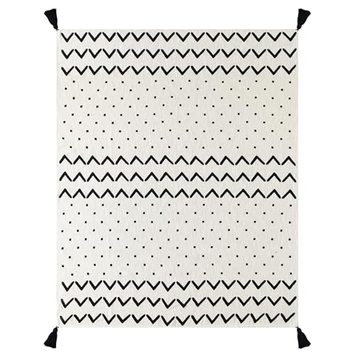 HomeRoots 50" X 60" Black and White Woven Cotton Chevron Throw Blanket with Tassels