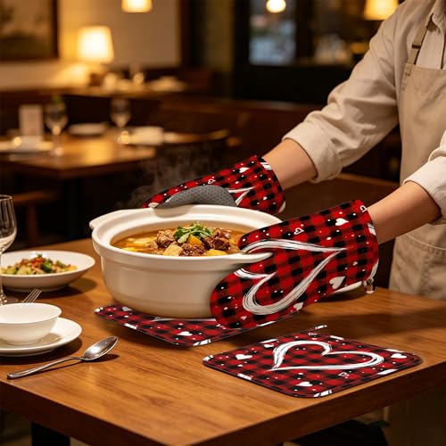 Plaid Love Heart Oven Mitts and Pot Holders Set of 4, Heat Resistant Non Slip Kitchen Gloves Hot Pads, Chef Cooking Baking Gifts for Women Bakers, Kitchen Gifts for Cooking Lover Cooks Mom - color: Plaid Love Heart