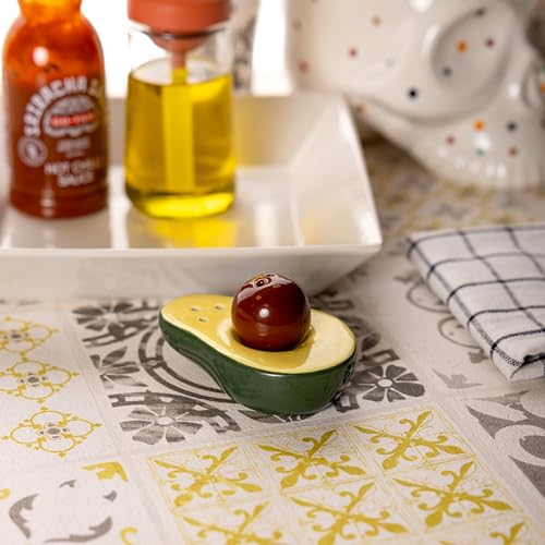 Fisura - Original salt and pepper shaker "avocado". Salt and pepper set for the table in the shape of an avocado. Set of ceramic salt and pepper shakers. 1.77 x 2.17 x 3.54 - color: Avocado