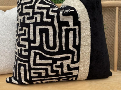Black and White Geometric Throw Pillow Cover, Modern Abstract Maze Pattern Decorative Cushion Cover, Chenille Boucle Textured Pillow Case for Sofa Couch Living Room Bedroom, 18x18 Inch (Pillow Insert
