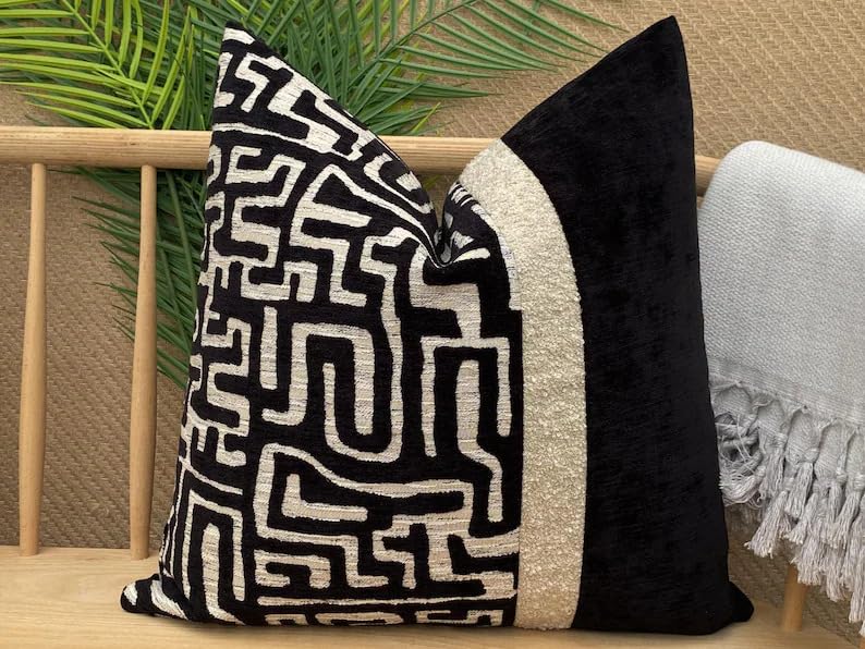 Black and White Geometric Throw Pillow Cover, Modern Abstract Maze Pattern Decorative Cushion Cover, Chenille Boucle Textured Pillow Case for Sofa Couch Living Room Bedroom, 18x18 Inch (Pillow Insert