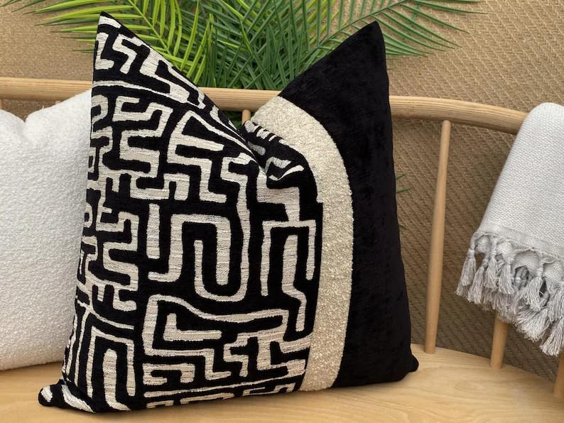 Black and White Geometric Throw Pillow Cover, Modern Abstract Maze Pattern Decorative Cushion Cover, Chenille Boucle Textured Pillow Case for Sofa Couch Living Room Bedroom, 18x18 Inch (Pillow Insert